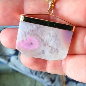 Elegant Gold and Pink Stone Agate Pendant Necklace